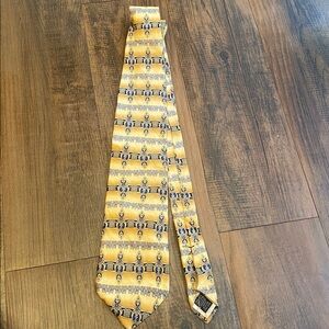 Roundtree & Yorke 100% silk Gold and Navy Silk Tie